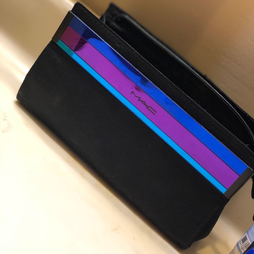 MAC Pouch